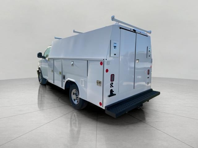 2025 Chevrolet Express Cutaway 3500 Base