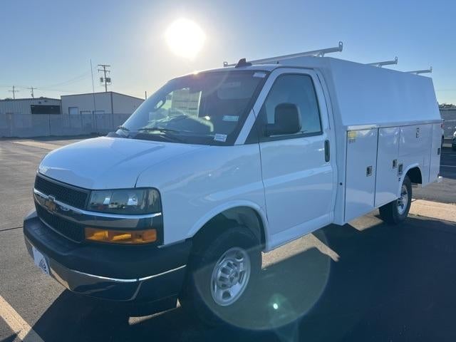 2025 Chevrolet Express Cutaway 3500 Base