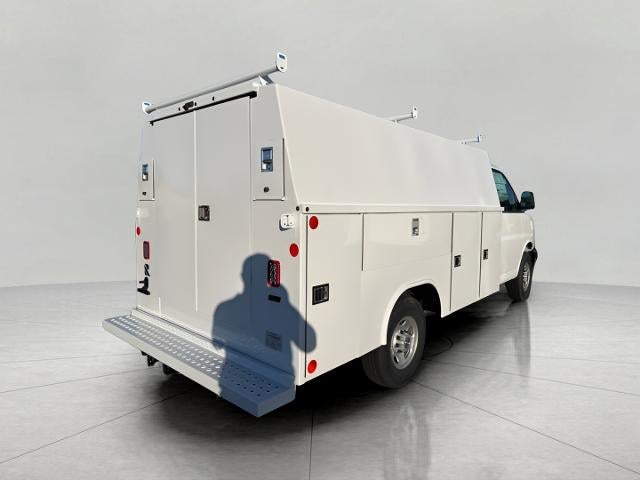 2025 Chevrolet Express Cutaway 3500 Base