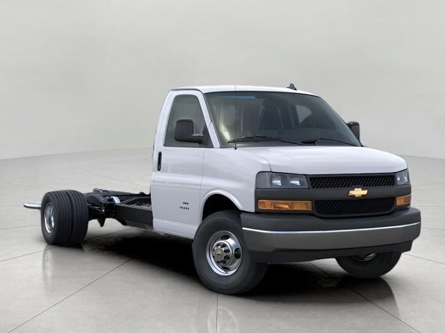 2025 Chevrolet Express Cutaway 3500 Base