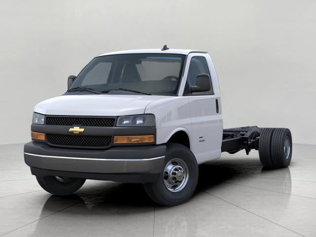 2025 Chevrolet Express Cutaway 3500 Base