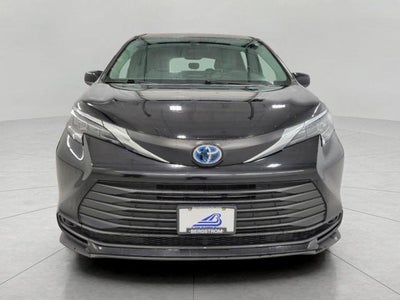2025 Toyota Sienna LE FWD 8-Passenger