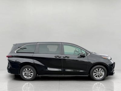 2025 Toyota Sienna LE FWD 8-Passenger