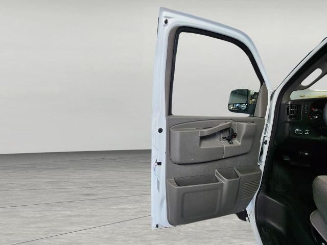 2025 Chevrolet Express Passenger 3500 RWD 3500 155 LT **15-PASSENGER SEATING**CRUSIE CONTROL**REMOTE KEYLESS ENTRY**