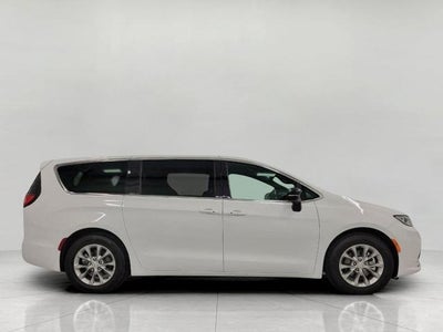 2026 Chrysler Pacifica Limited FWD