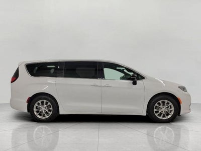 2026 Chrysler Pacifica Limited FWD