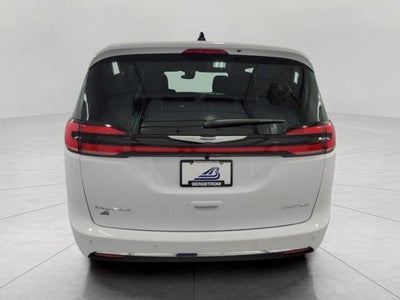 2026 Chrysler Pacifica Limited FWD