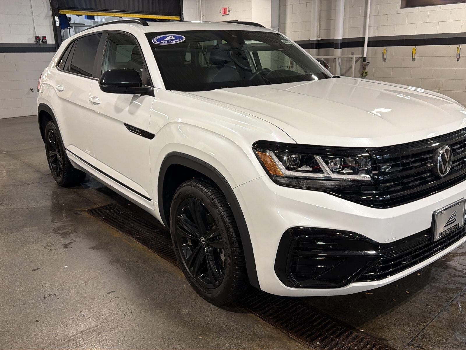 2023 Volkswagen Atlas Cross Sport 2.0T SEL R-Line Black 4MOTION