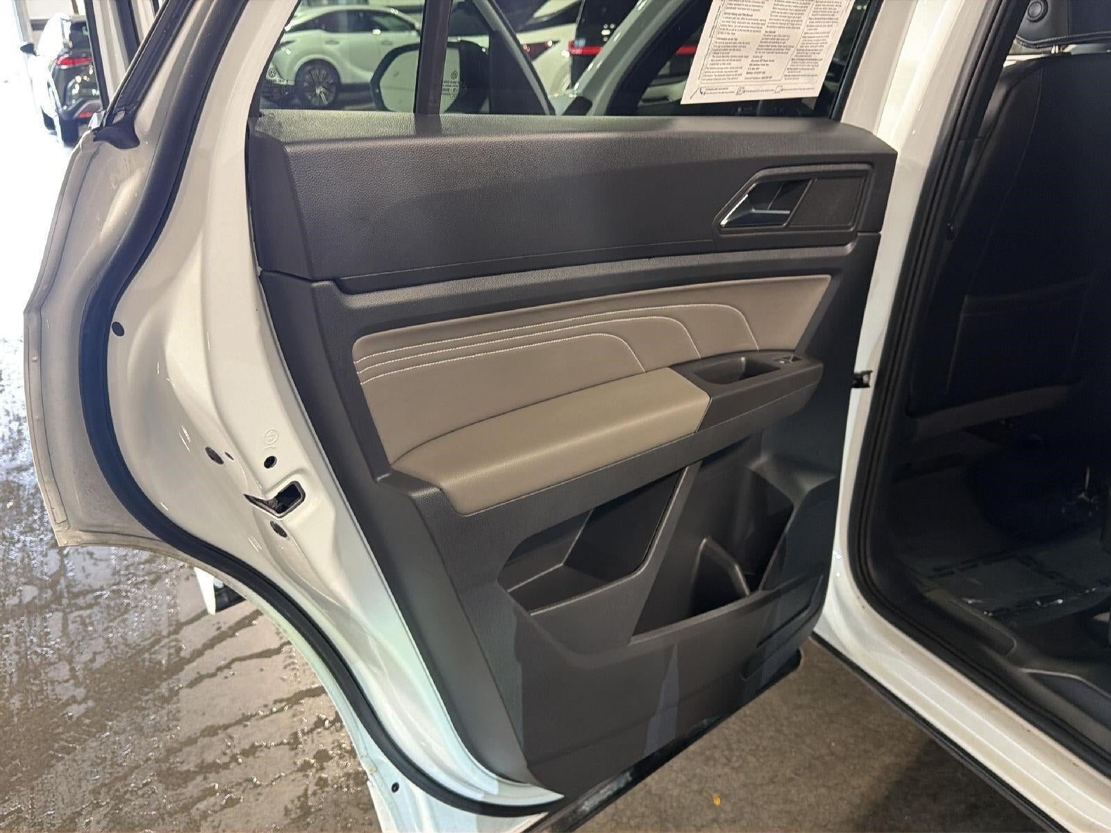 2023 Volkswagen Atlas Cross Sport 2.0T SEL R-Line Black 4MOTION