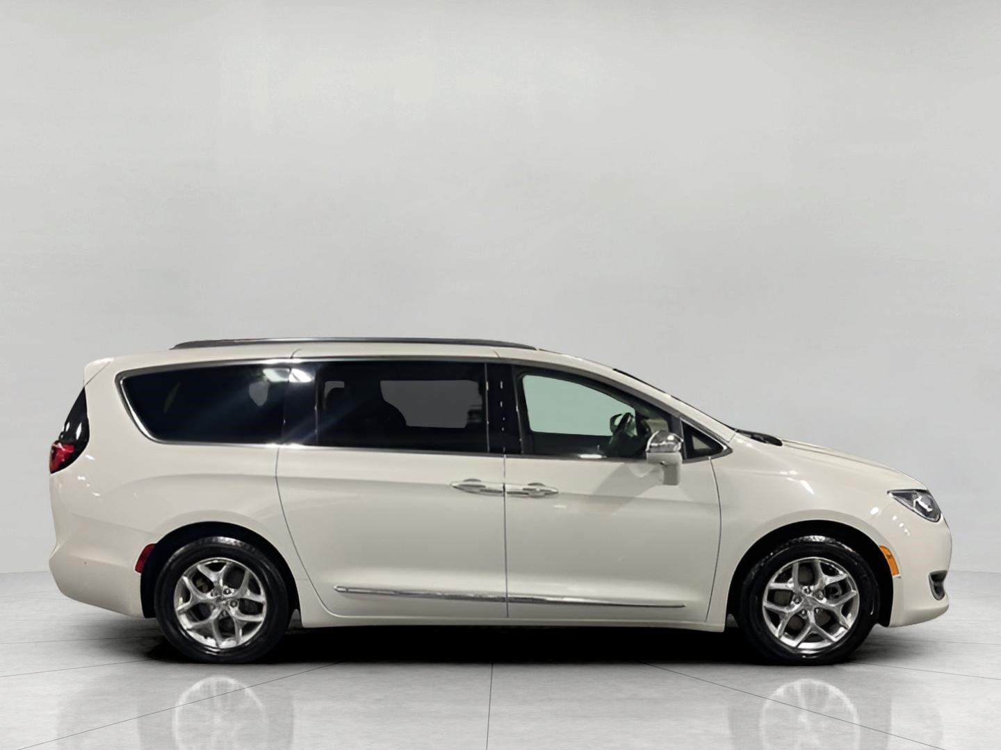 2019 Chrysler Pacifica Limited FWD