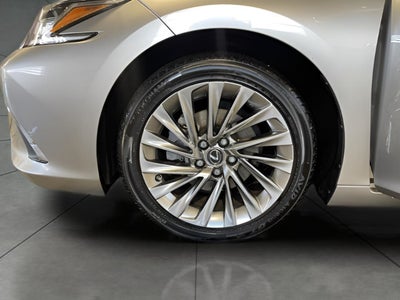 2019 Lexus ES ES 300h Luxury FWD