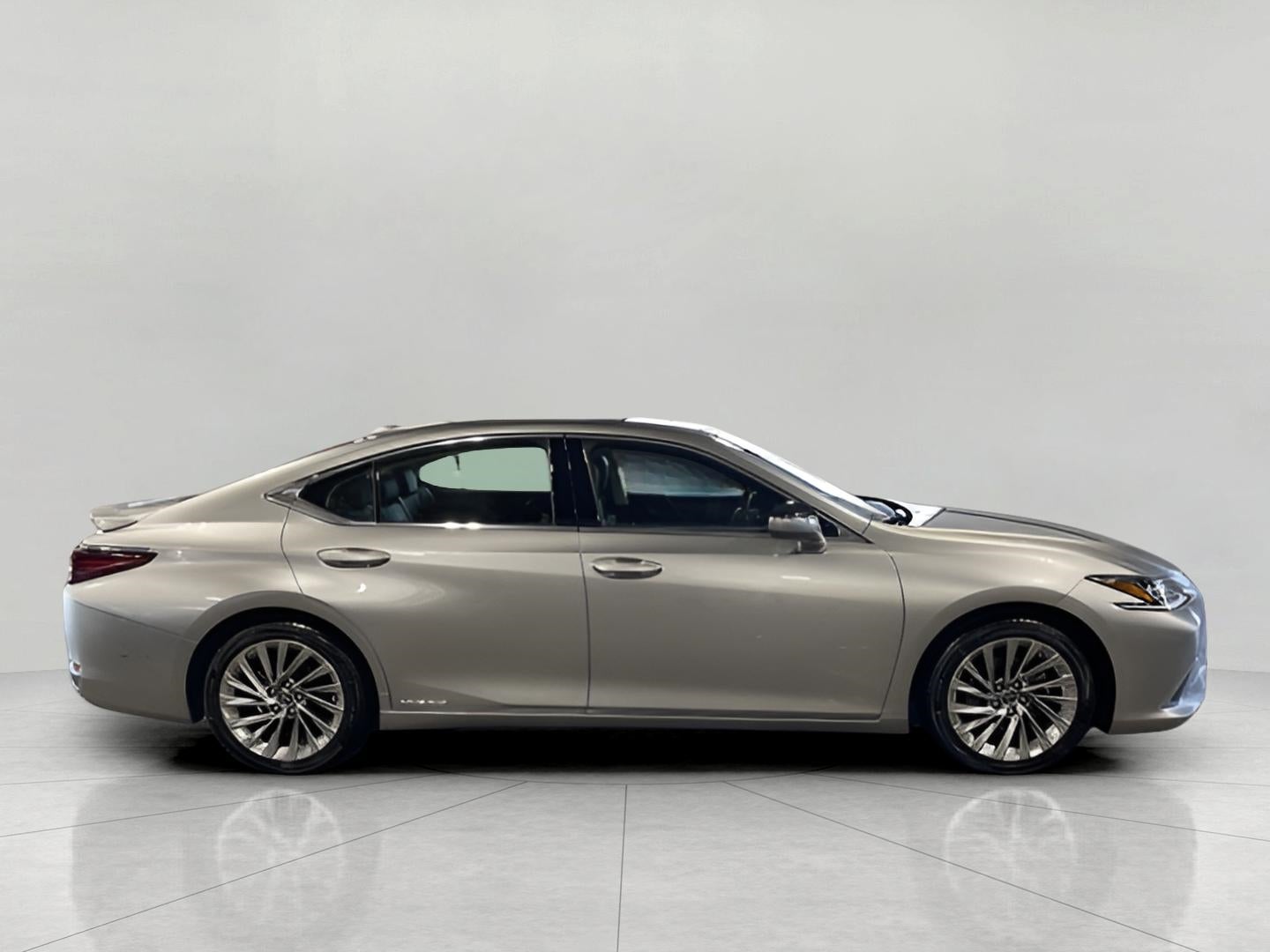 2019 Lexus ES ES 300h Luxury FWD