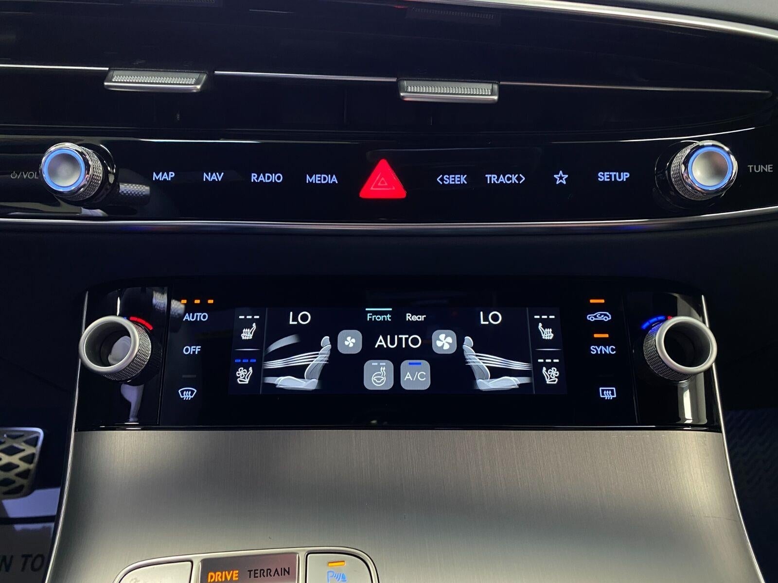 2027 Genesis GV70 3.5T SPORT PRESTIGE