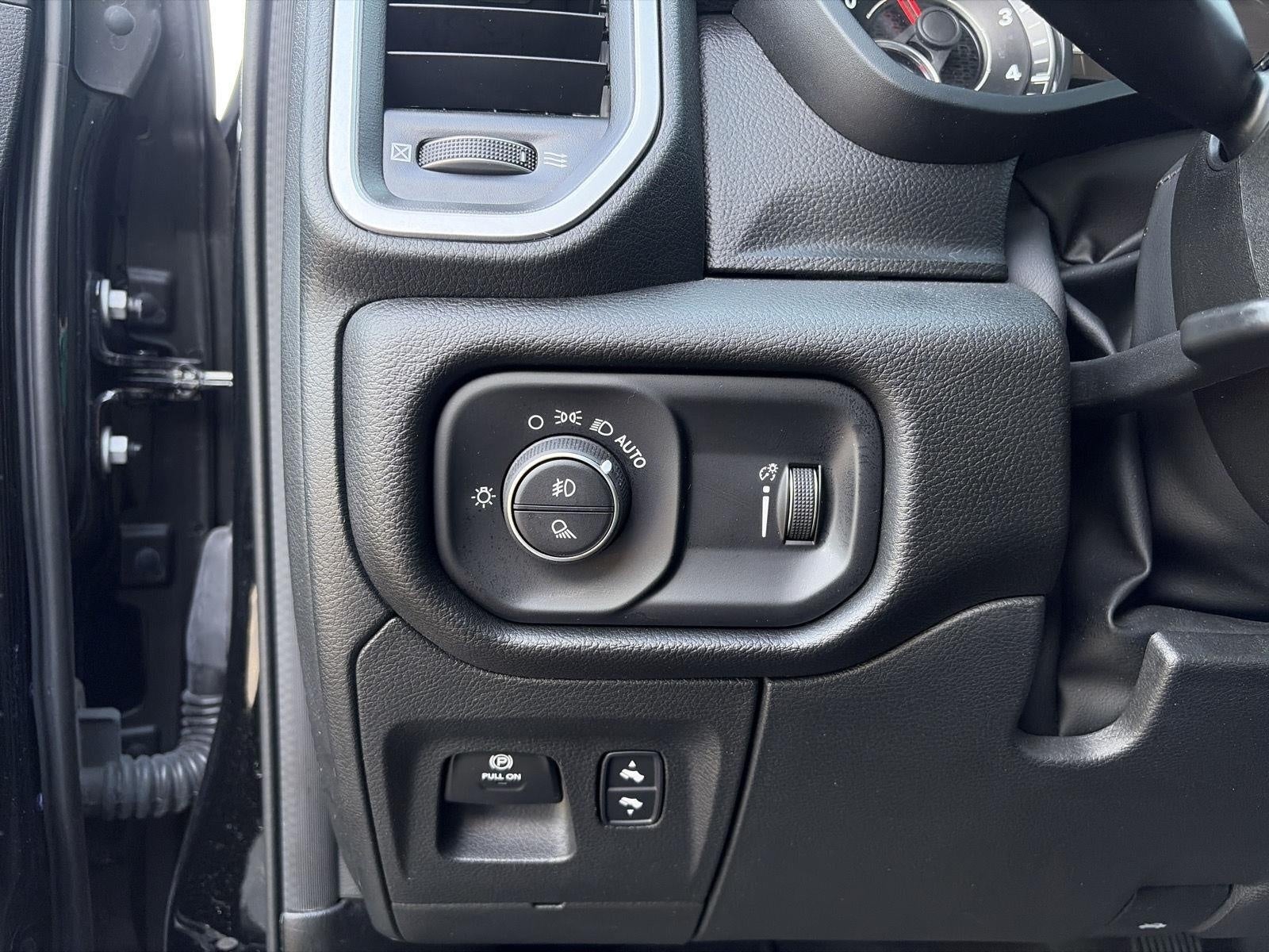 2023 RAM 1500 Lone Star 4x4 Crew Cab 5'7 Box