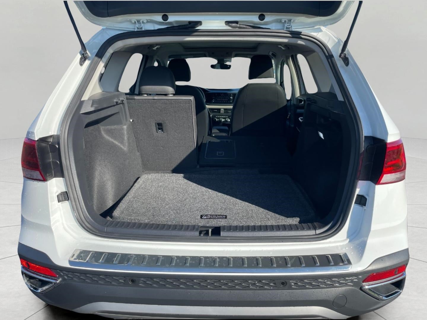2024 Volkswagen Taos SEL 4MOTION