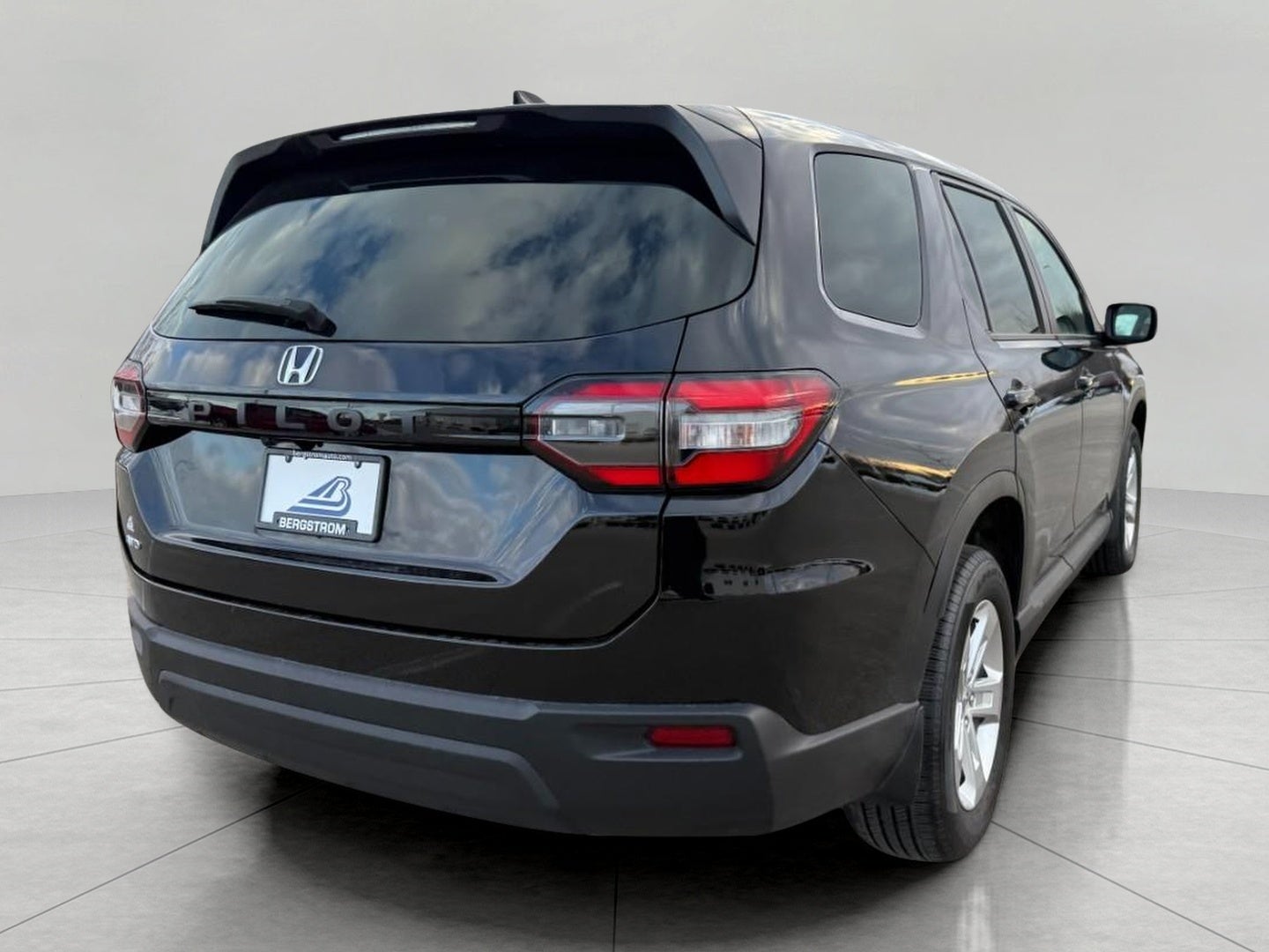 2023 Honda Pilot LX AWD