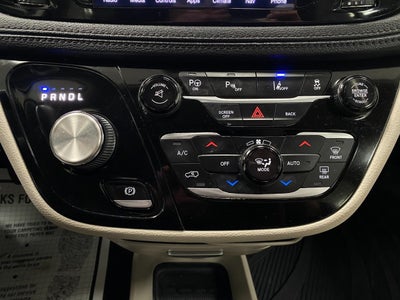 2017 Chrysler Pacifica Limited FWD