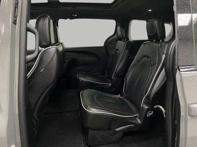 2025 Chrysler Pacifica Limited FWD