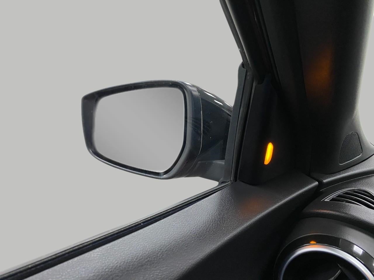 2021 Nissan Kicks SR FWD