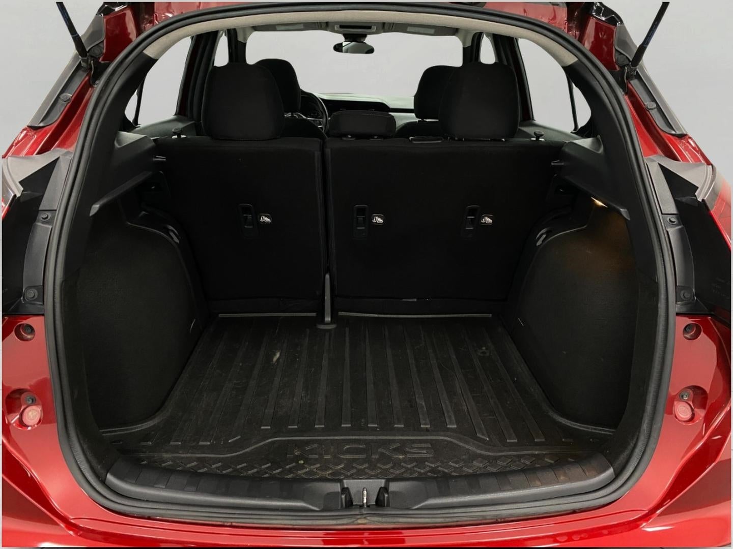 2021 Nissan Kicks SR FWD