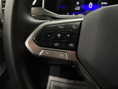 2025 Volkswagen Taos SE Black 4MOTION