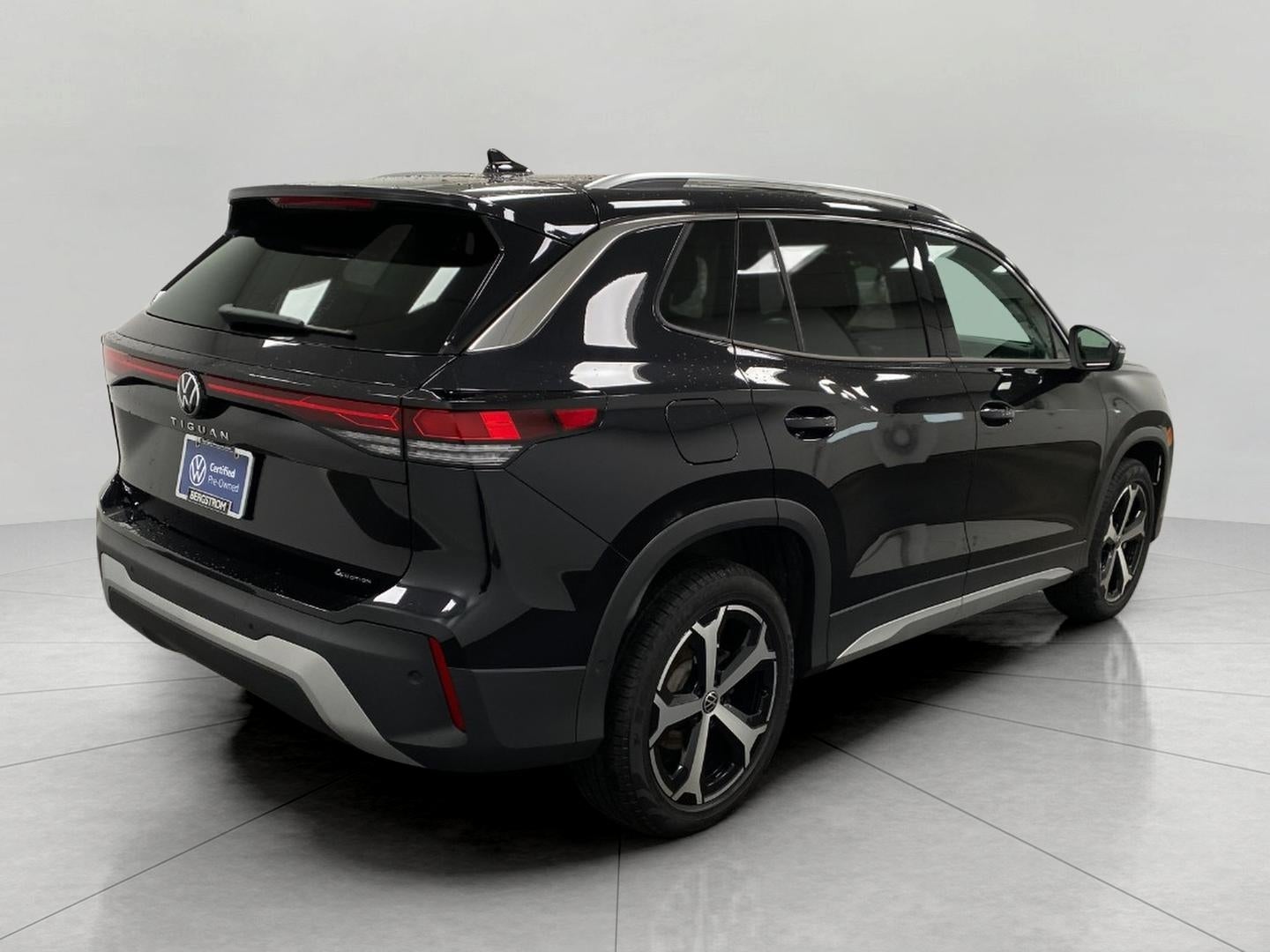 2025 Volkswagen Tiguan 2.0T SE 4MOTION