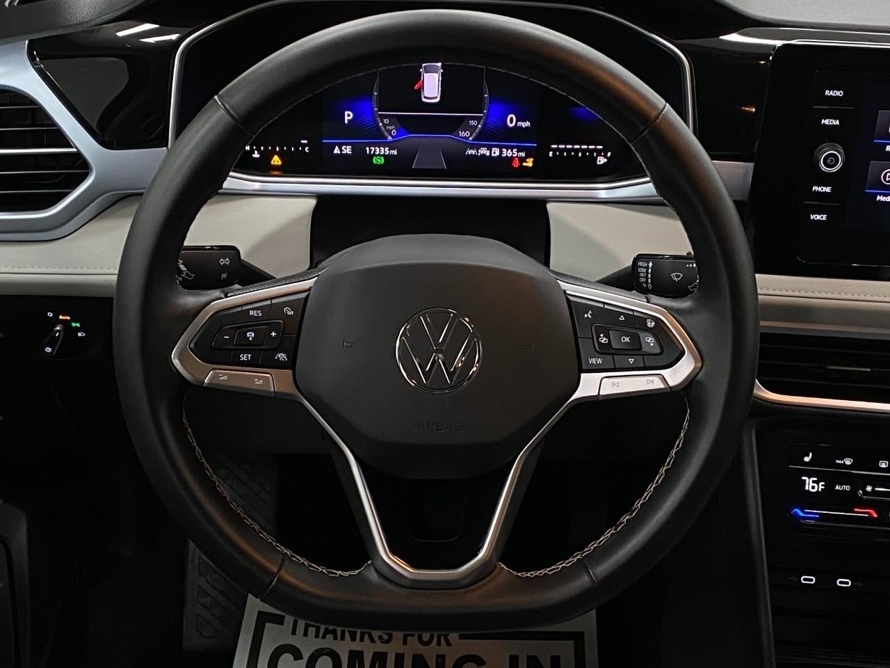 2025 Volkswagen Taos SE 4MOTION