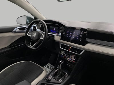 2025 Volkswagen Taos SE 4MOTION