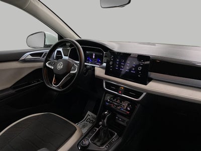 2025 Volkswagen Taos SE 4MOTION