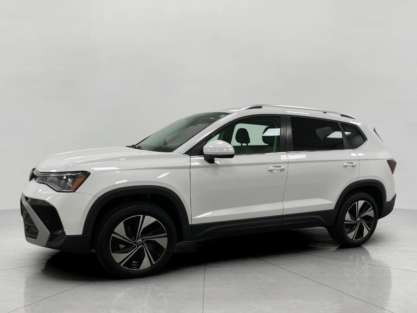 2025 Volkswagen Taos SE 4MOTION