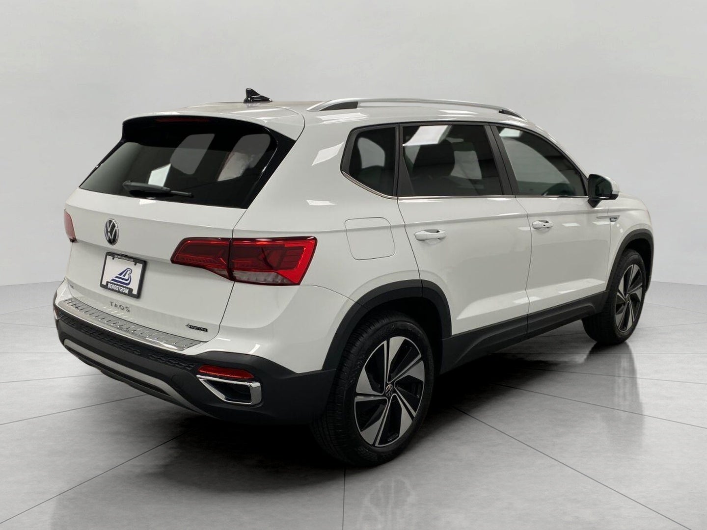 2023 Volkswagen Taos SE 4MOTION