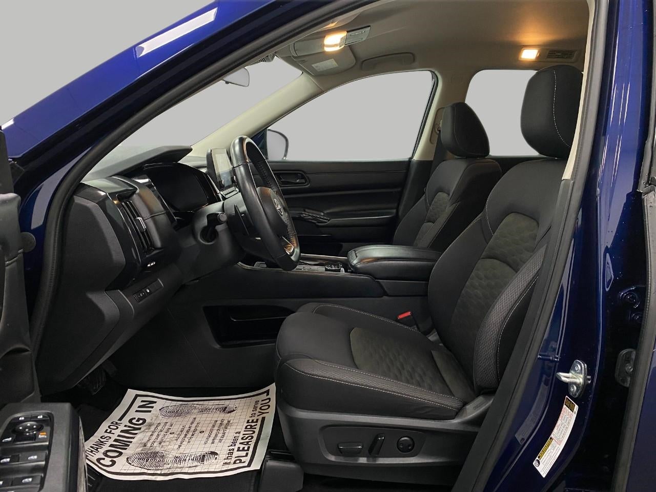 2023 Nissan Pathfinder SV