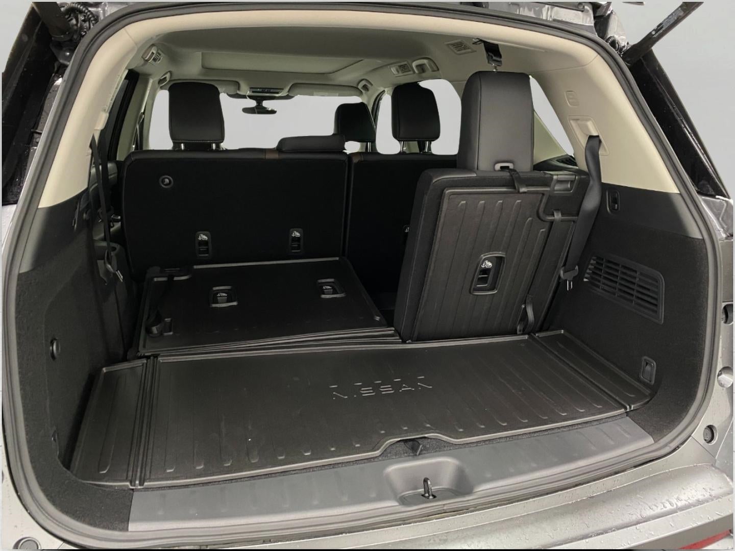 2026 Nissan Pathfinder Platinum 4WD