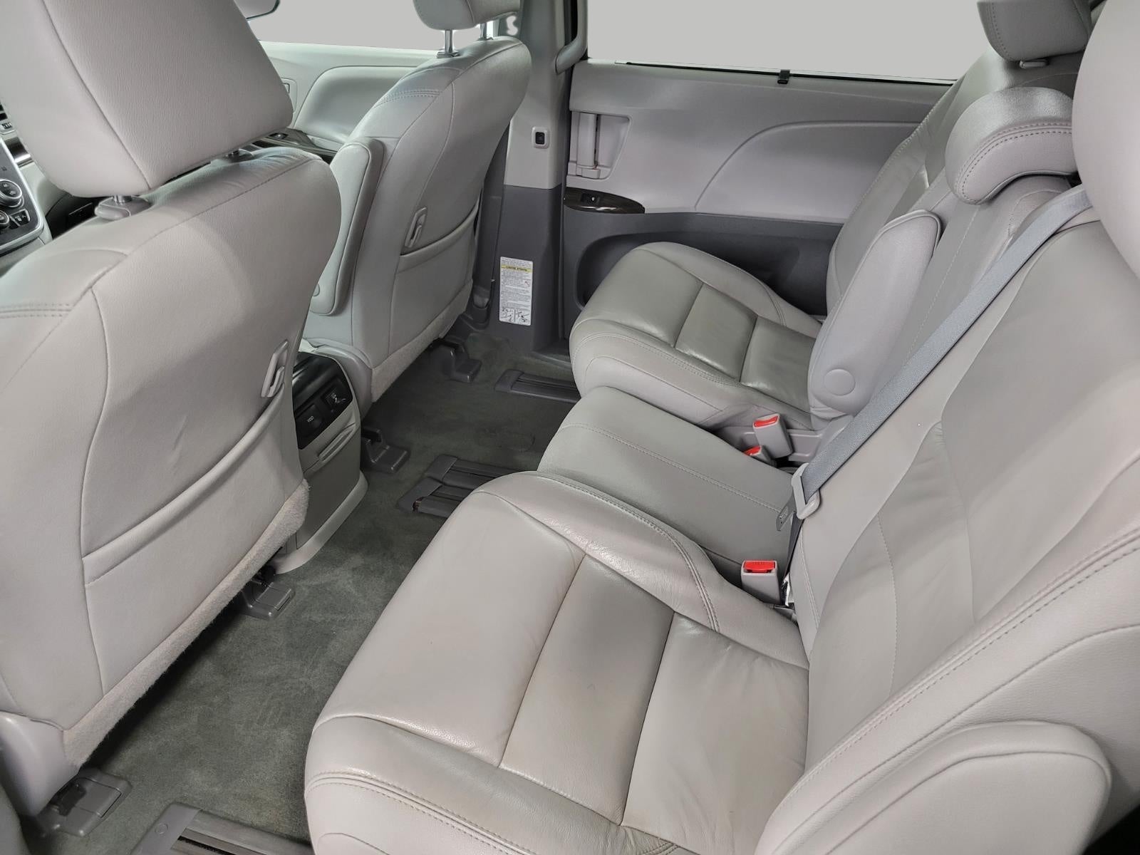 2017 Toyota Sienna XLE Premium FWD 8-Passenger