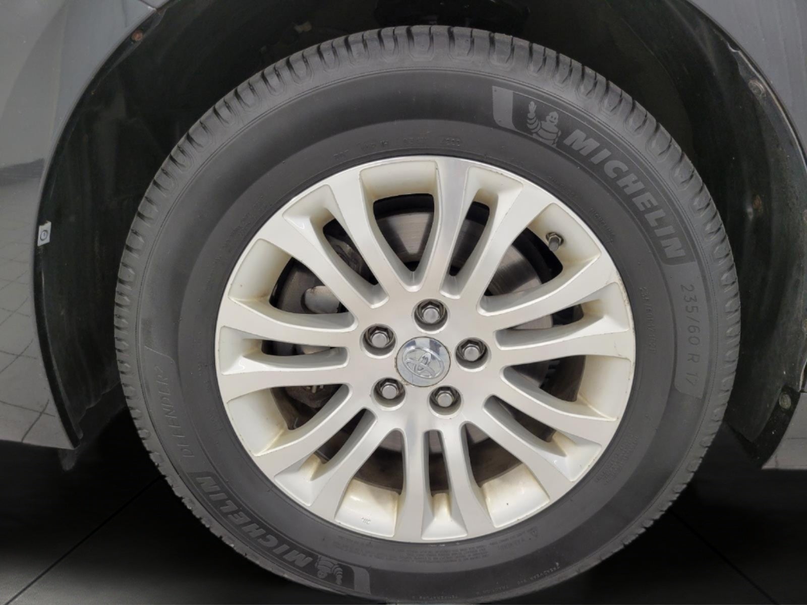 2017 Toyota Sienna XLE Premium FWD 8-Passenger
