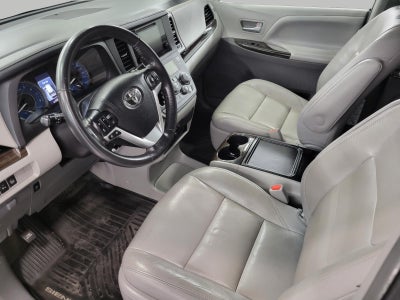 2017 Toyota Sienna XLE Premium FWD 8-Passenger
