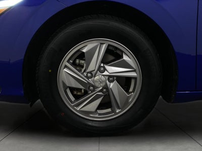 2024 Hyundai Elantra SE IVT