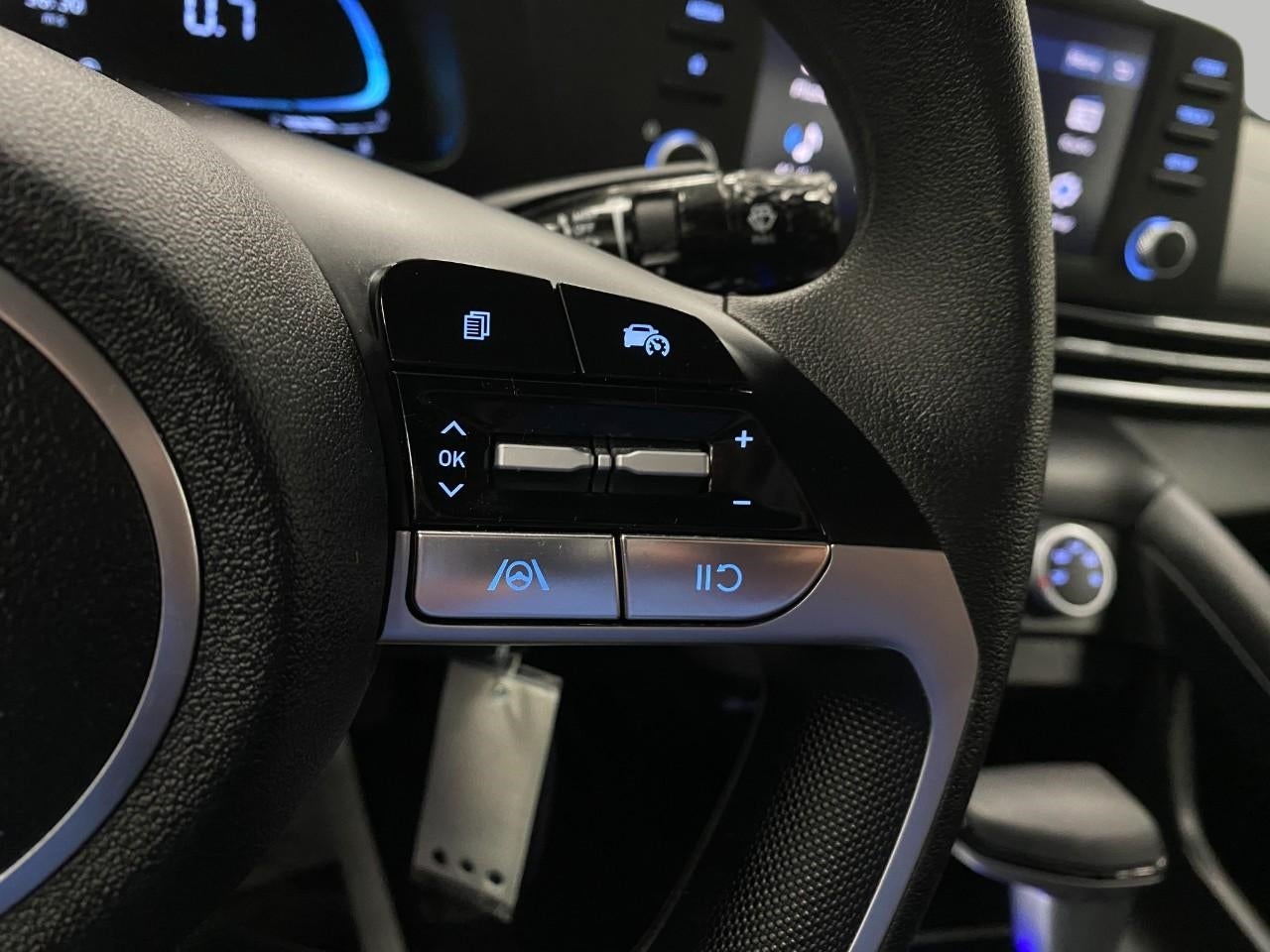 2024 Hyundai Elantra SE IVT