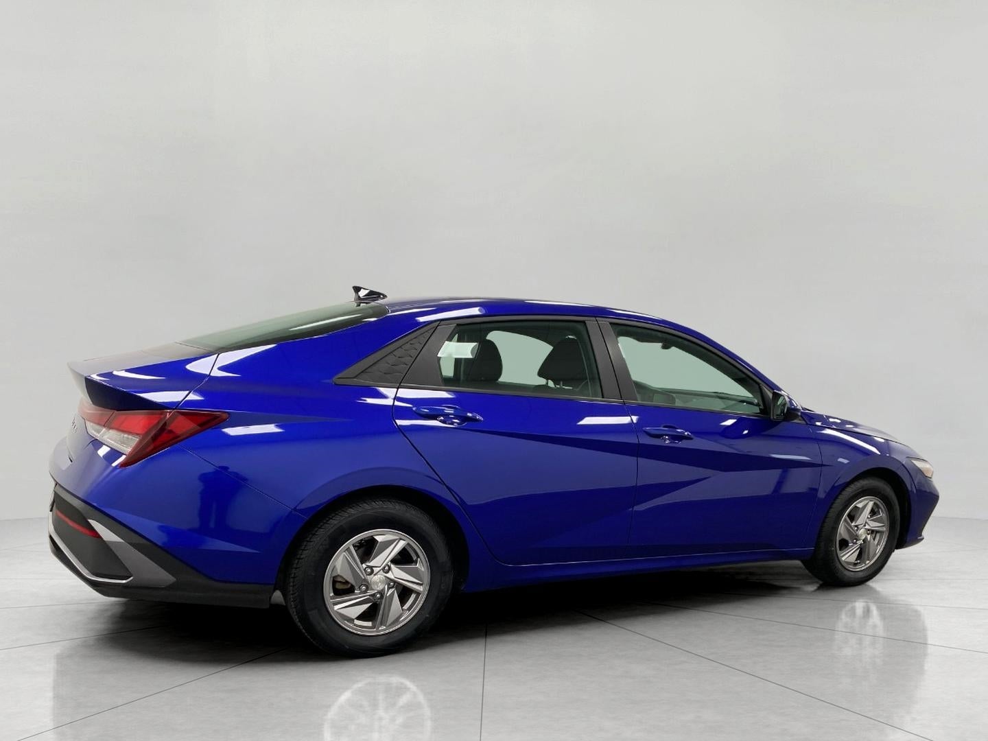 2024 Hyundai Elantra SE IVT