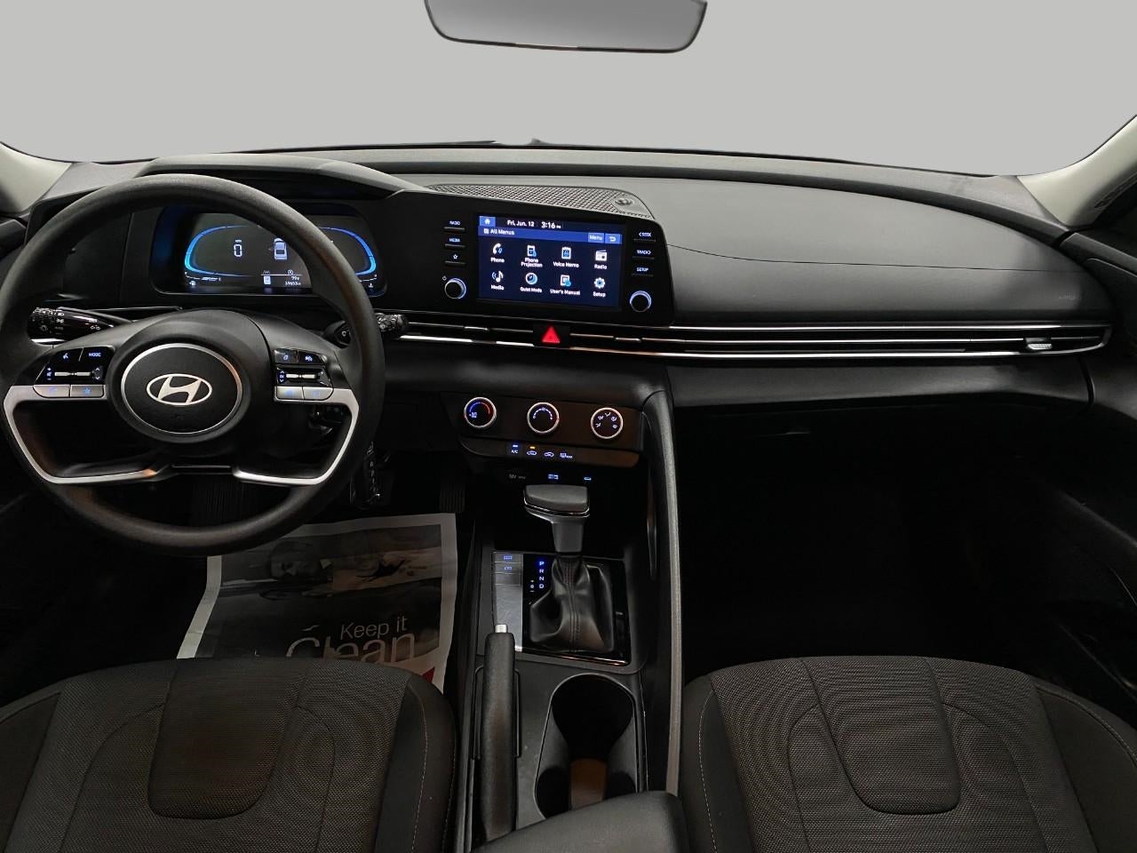 2024 Hyundai Elantra SE IVT