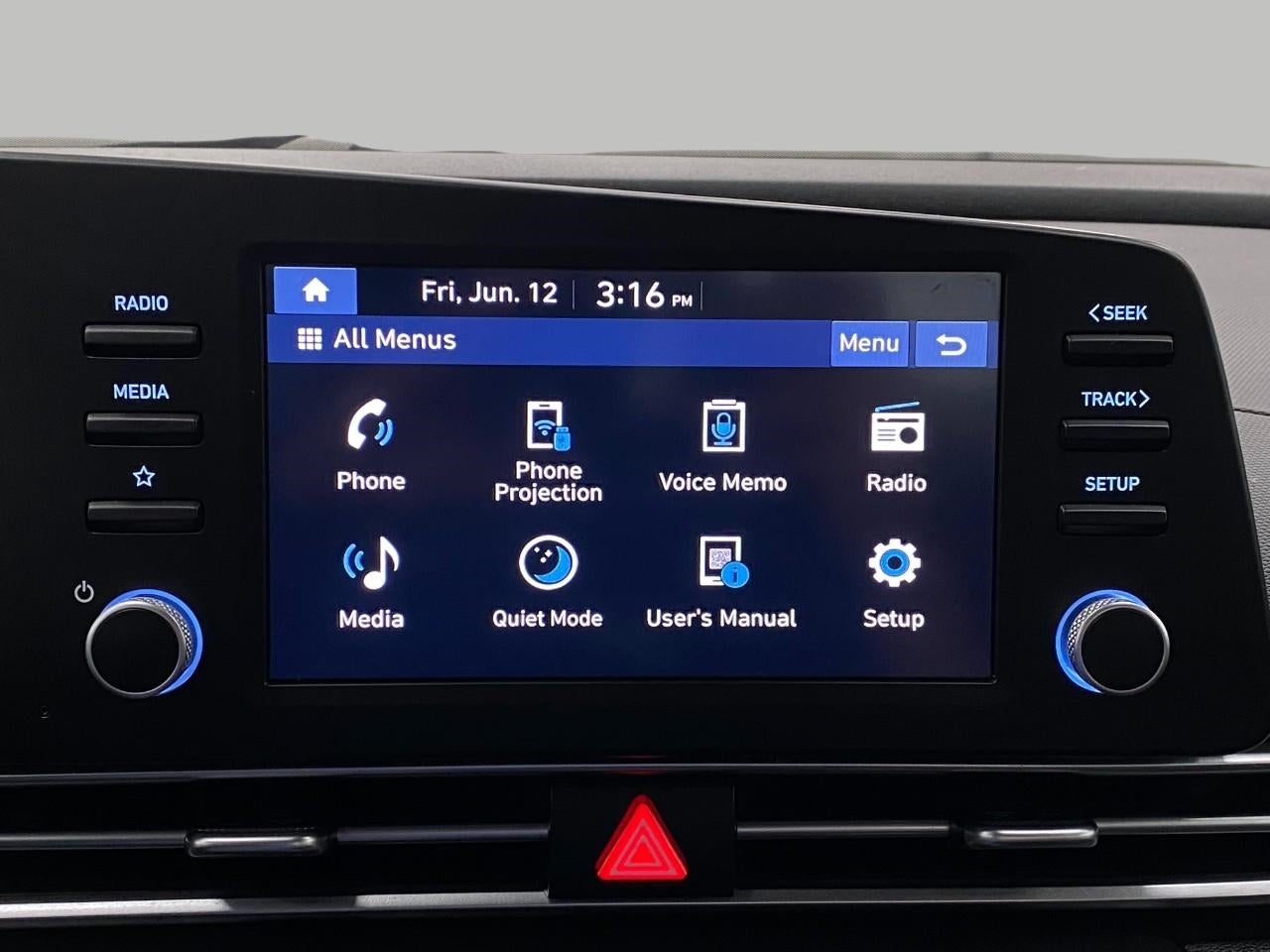 2024 Hyundai Elantra SE IVT