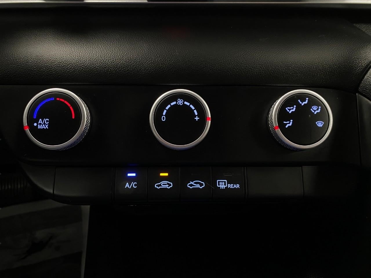 2024 Hyundai Elantra SE IVT