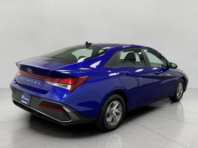 2024 Hyundai Elantra SE IVT