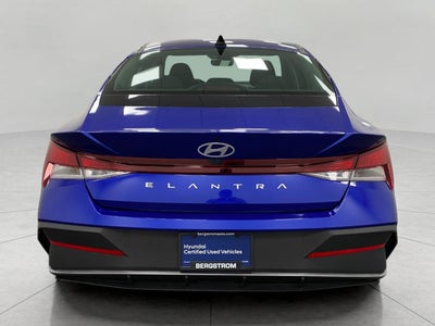 2024 Hyundai Elantra SE IVT