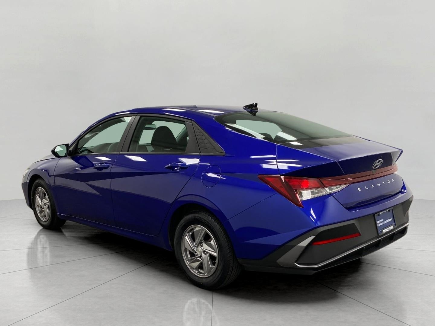 2024 Hyundai Elantra SE IVT