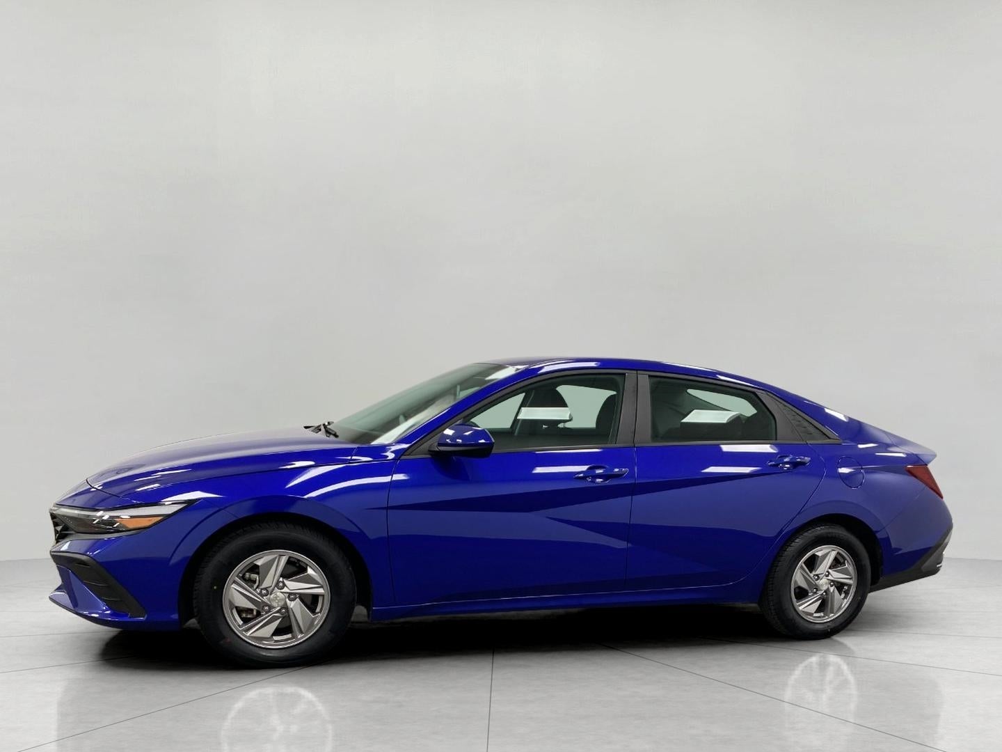 2024 Hyundai Elantra SE IVT