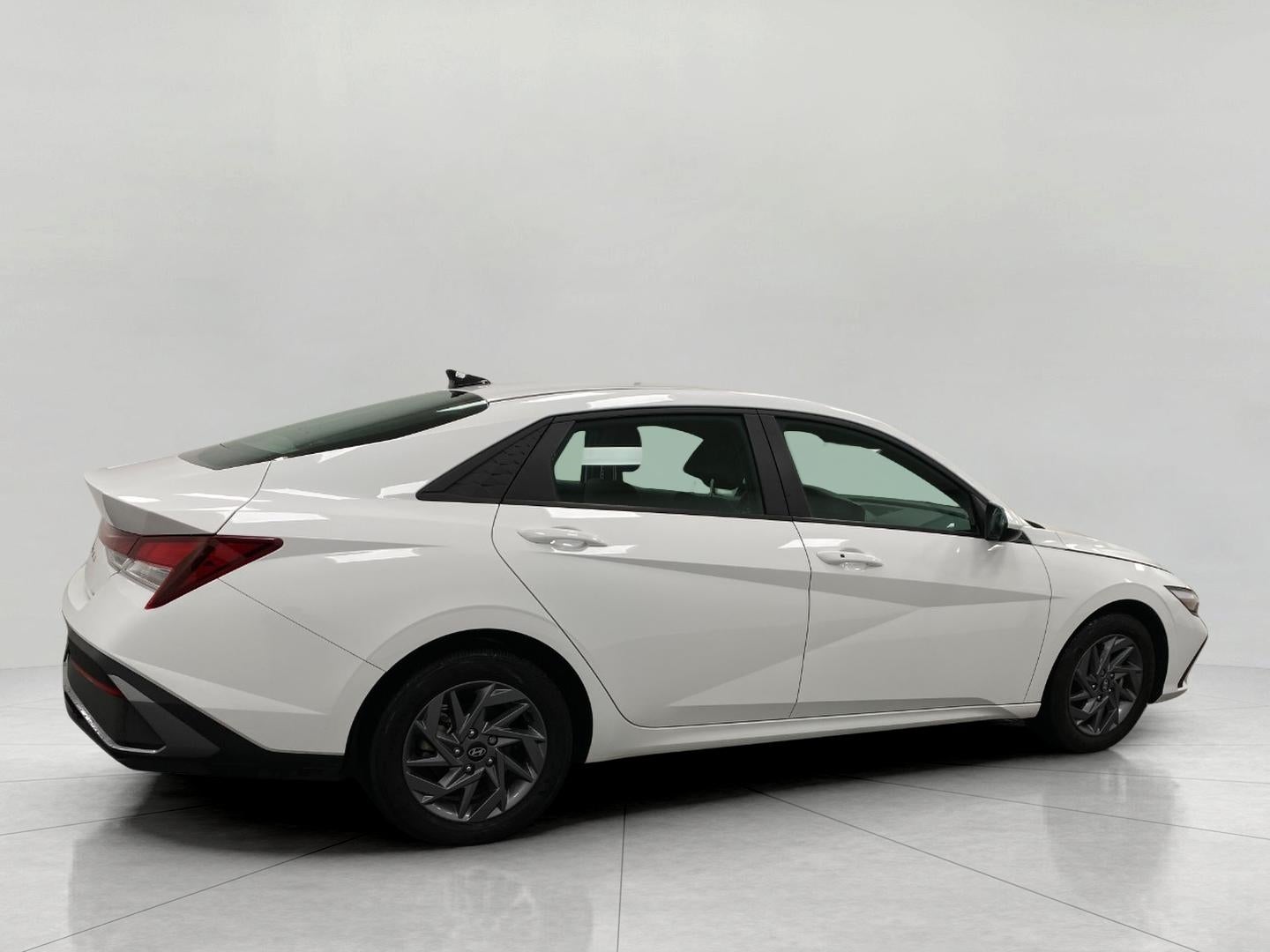 2024 Hyundai Elantra SEL IVT