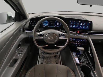 2025 Hyundai Elantra SEL Convenience IVT