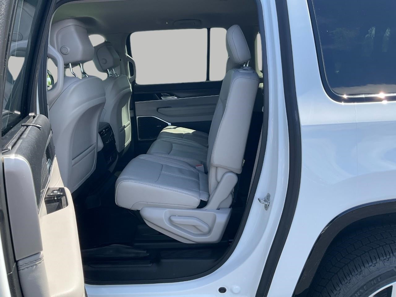 2023 Jeep Wagoneer L Series III 4x4