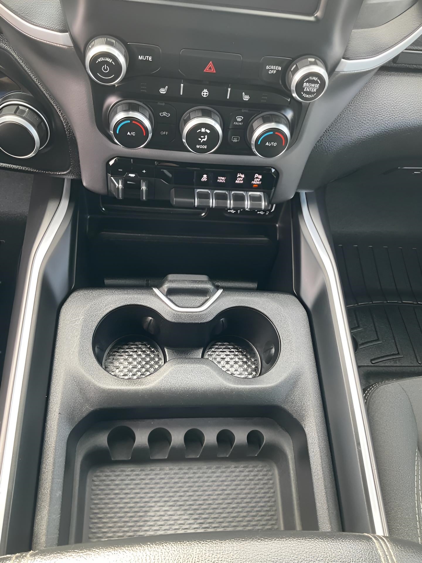 2022 RAM 1500 Big Horn Quad Cab 4x4 6'4' Box